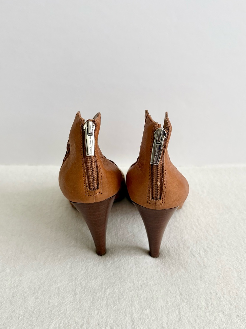 Vince Camuto Tan Leather Woven Peep Toe Heels Size 9M - Picture 3 of 9